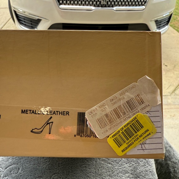 Michael Kors Gold Peep Toe Women's Shoes - Picture 8 of 8